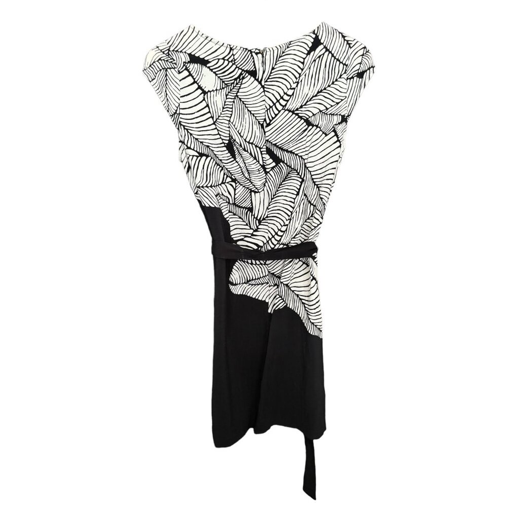 Loft Womens size 6P White and Black Cap Sleeve Back Zip Tie Waist Dress